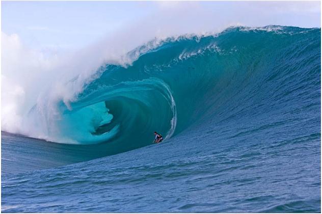 Monster Surf at Teahupoo Tahiti