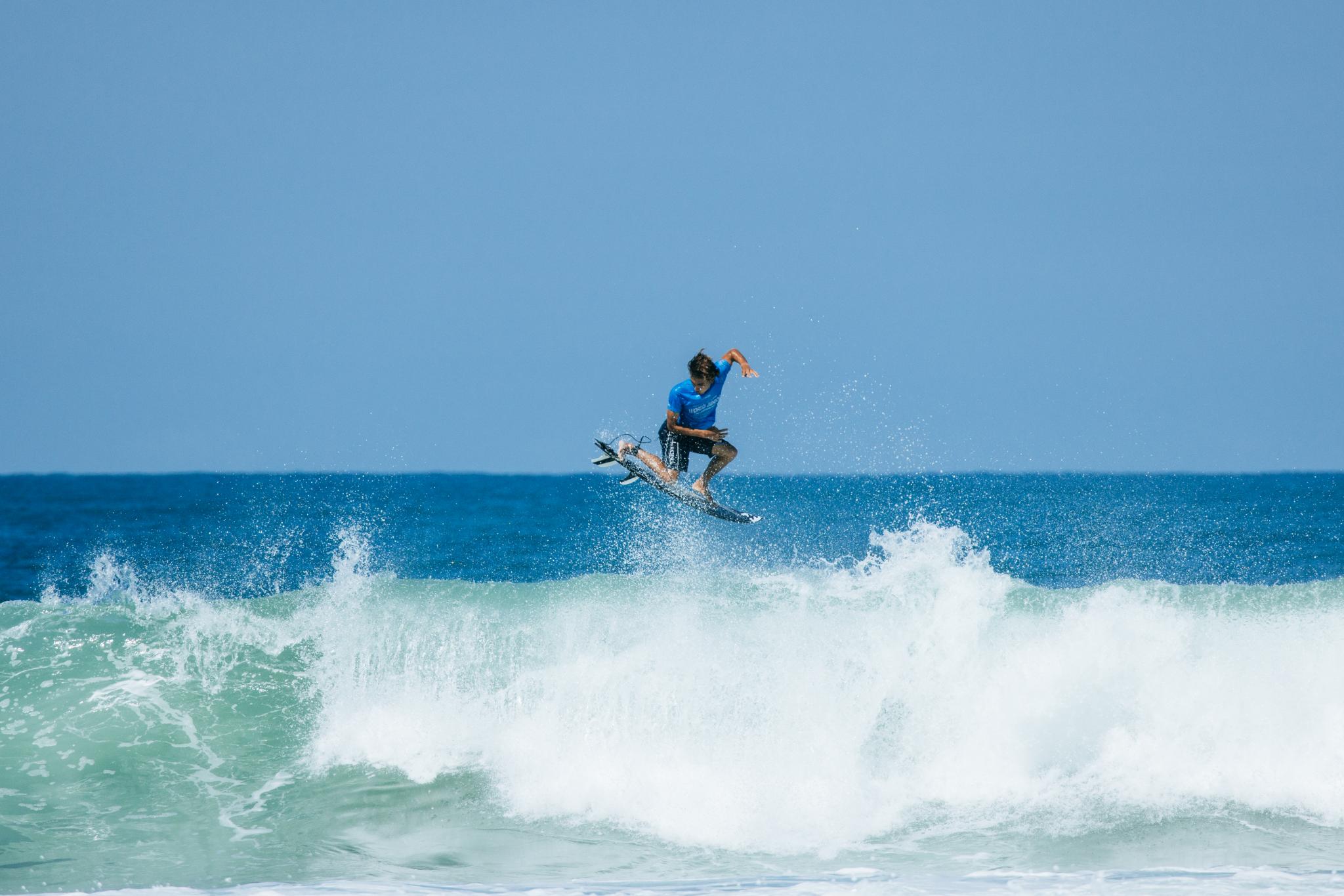 Bronson Meydi Air in the Philippines
